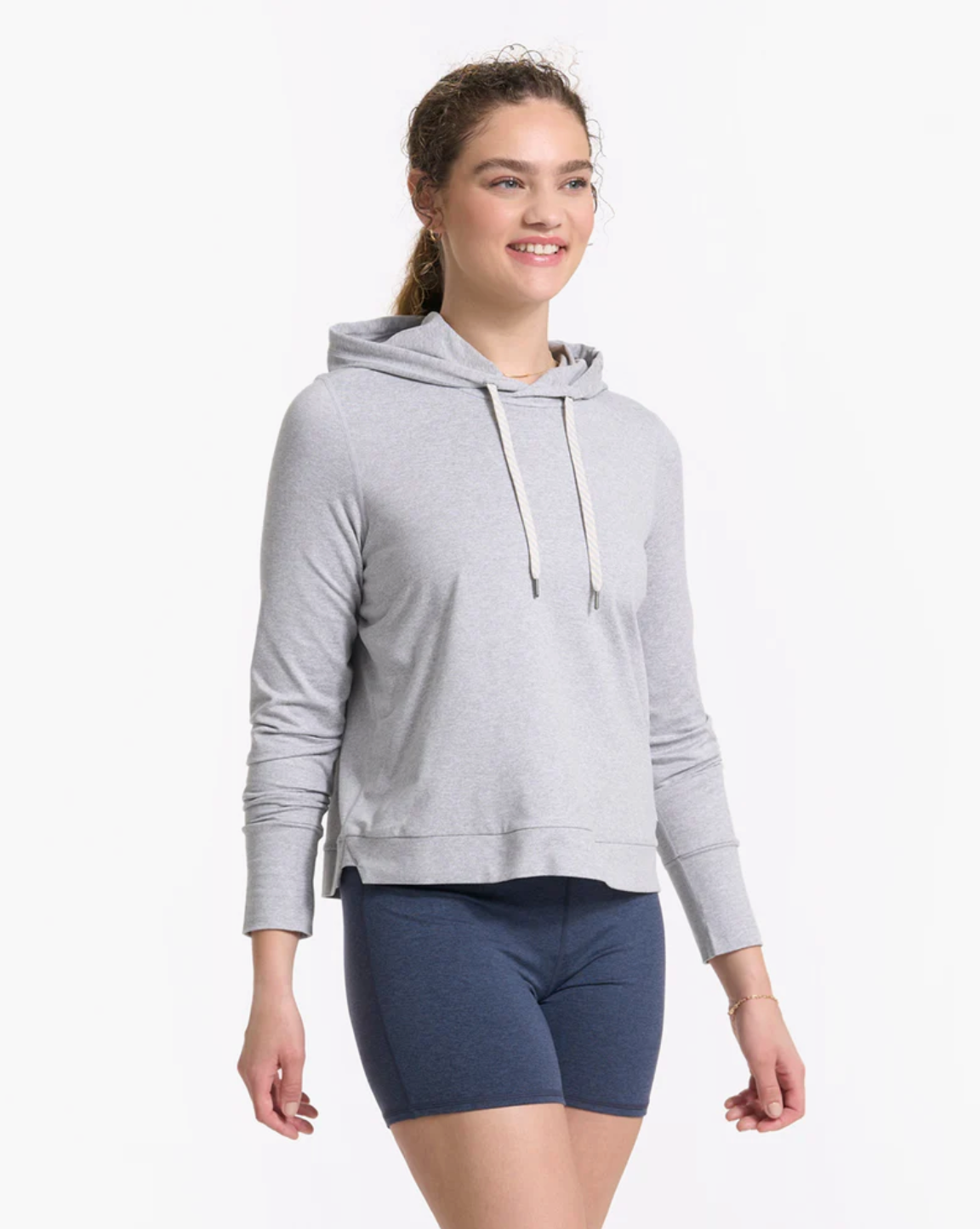 Vuori buy Womens's Halo Essential Hoodie